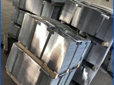鍍鋅板 不易腐蝕造價(jià)低質(zhì)量可靠適用于機(jī)械制造 建筑等